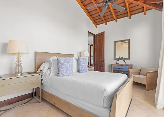 Casa Olas - Oceanview, Club Included, Plunge Pool, Steps To Holiday home *